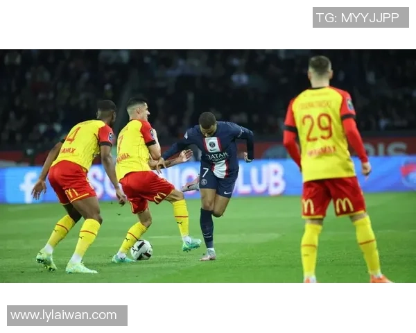 欧联杯激战拜仁与巴黎圣日耳曼零平乌龙球瞬间引发全场热议